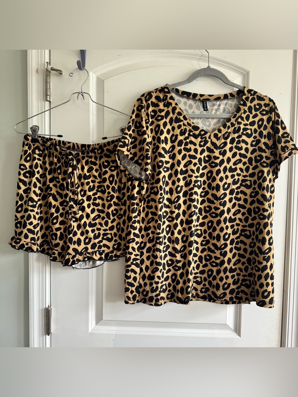 Prinstory | Leopard Print Short Sleeve Pajama Set Ruffle Shorts Tan/Black Large